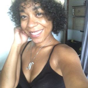 Meet your Posher, Nikia